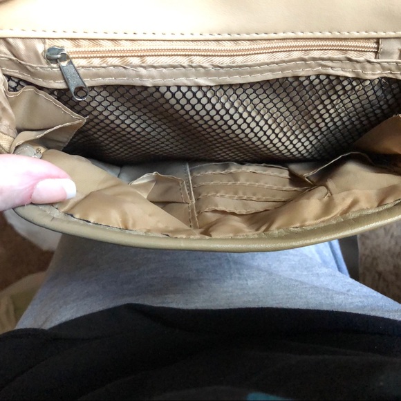 NWOT-Buxton Tan Leather Crossbody Leather Purse - Picture 8 of 8